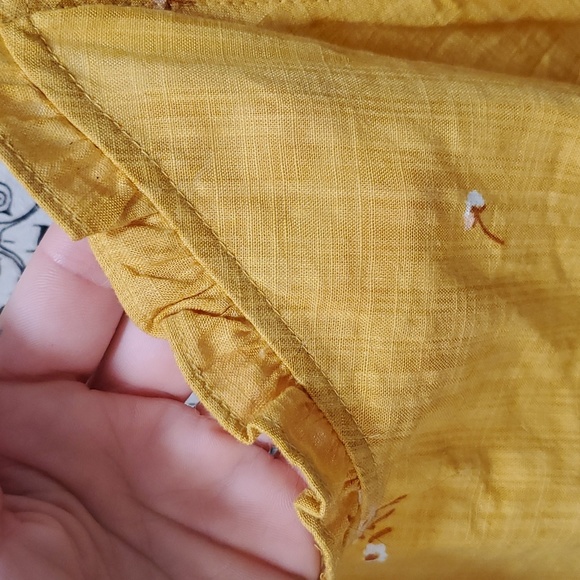 Golden Floral Top - Picture 7 of 7